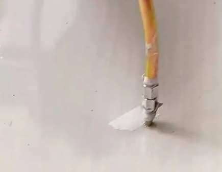 漾濞瓷砖空鼓维修公司专业解答在瓷砖铺贴过程中，如果使用的砂料过粗（如全部使用了粗砂），可能会导致以下问题
